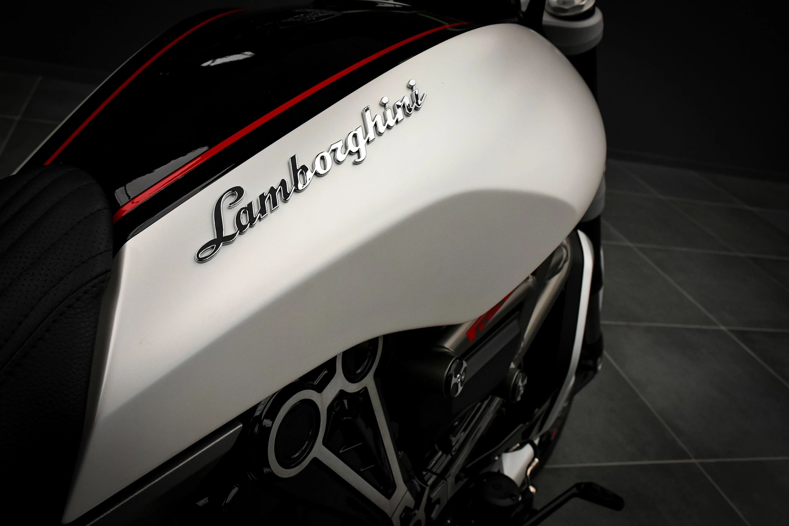 Ducati X Diavel S interior