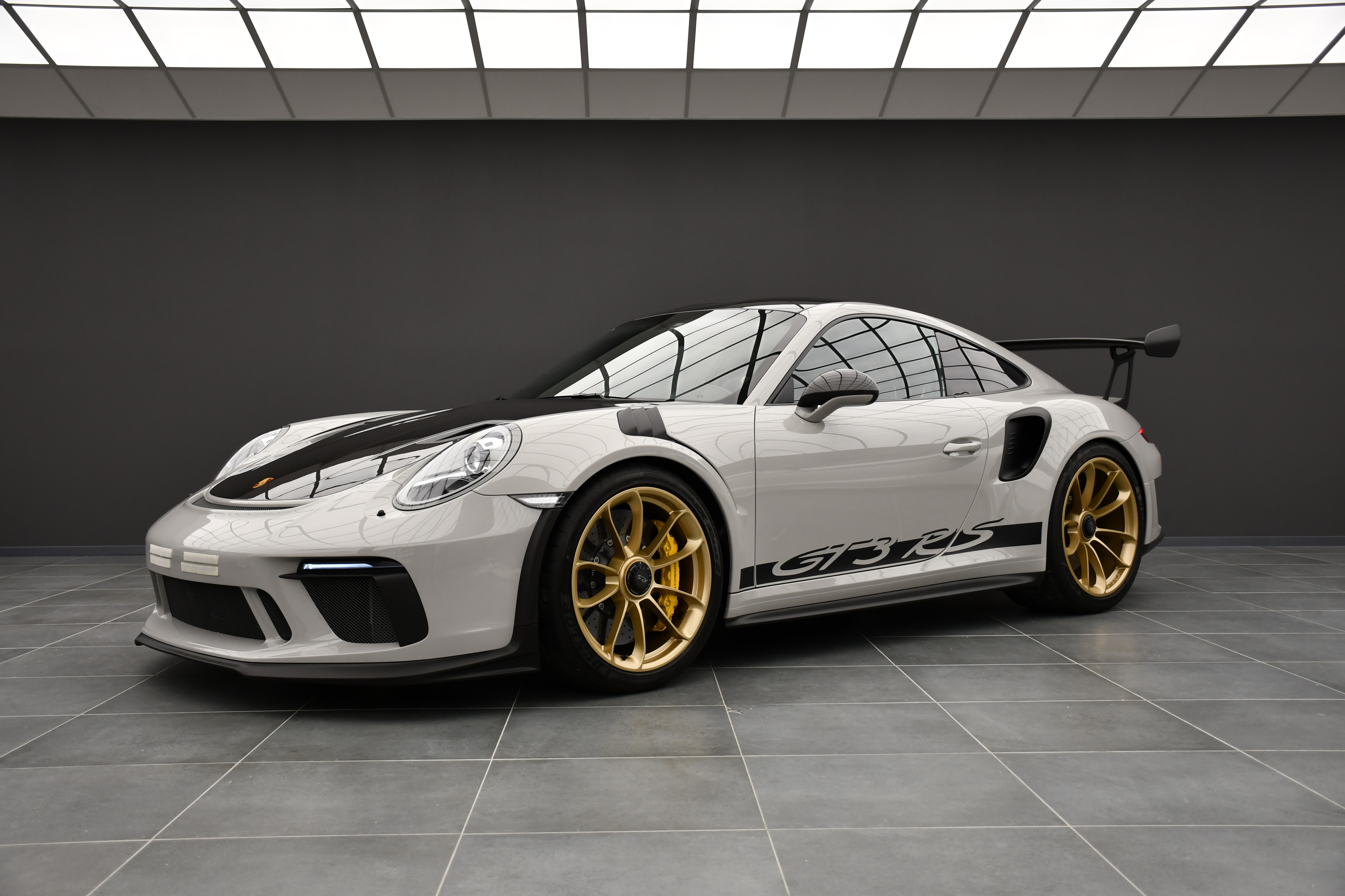 Porsche GT3 RS wallpaper Batman Garage